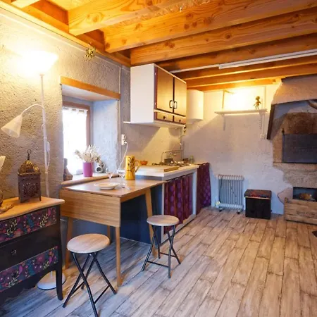Maisonnette Cocooning, Ancien Four A Pain